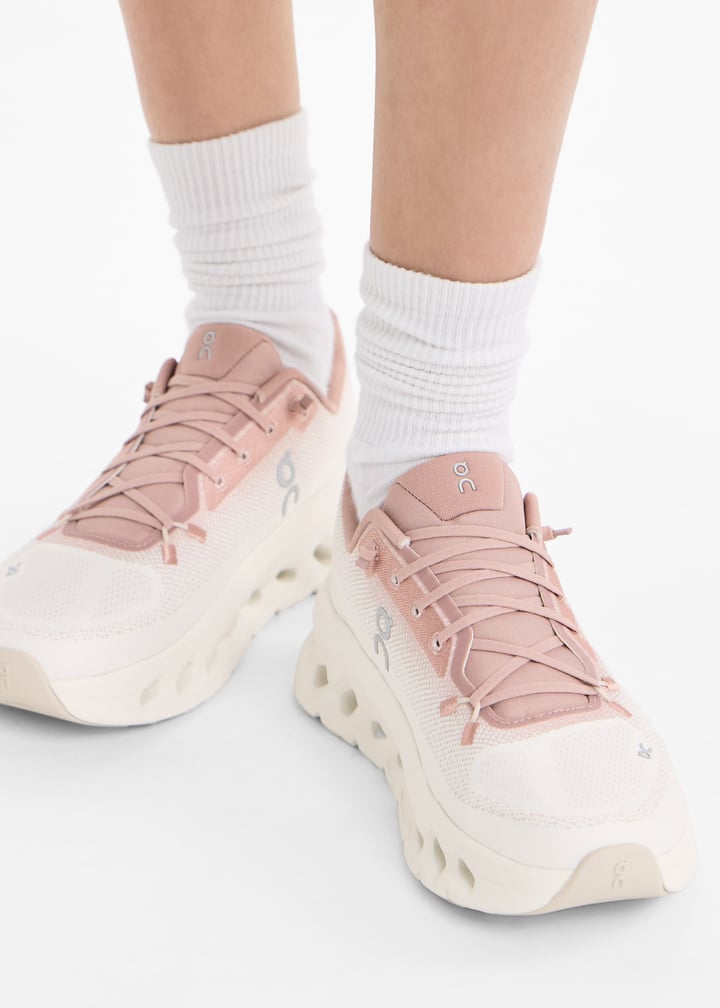 WMNS On CloudTilt