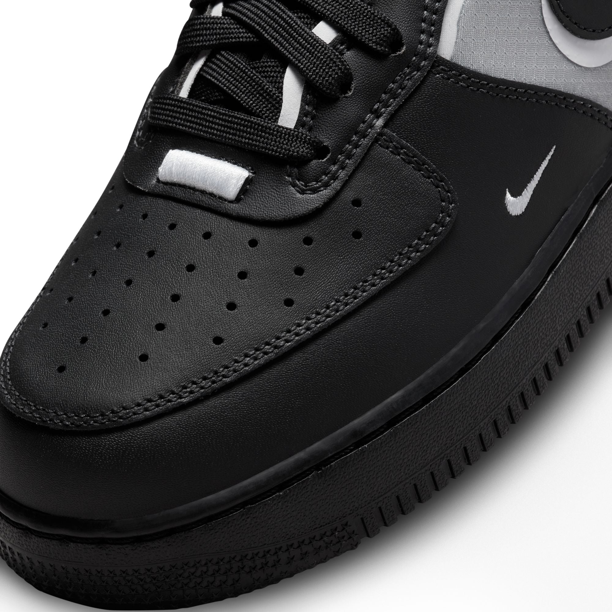 New Arrival : Nike Air Force 1 '07 LV8 Utility Black & White