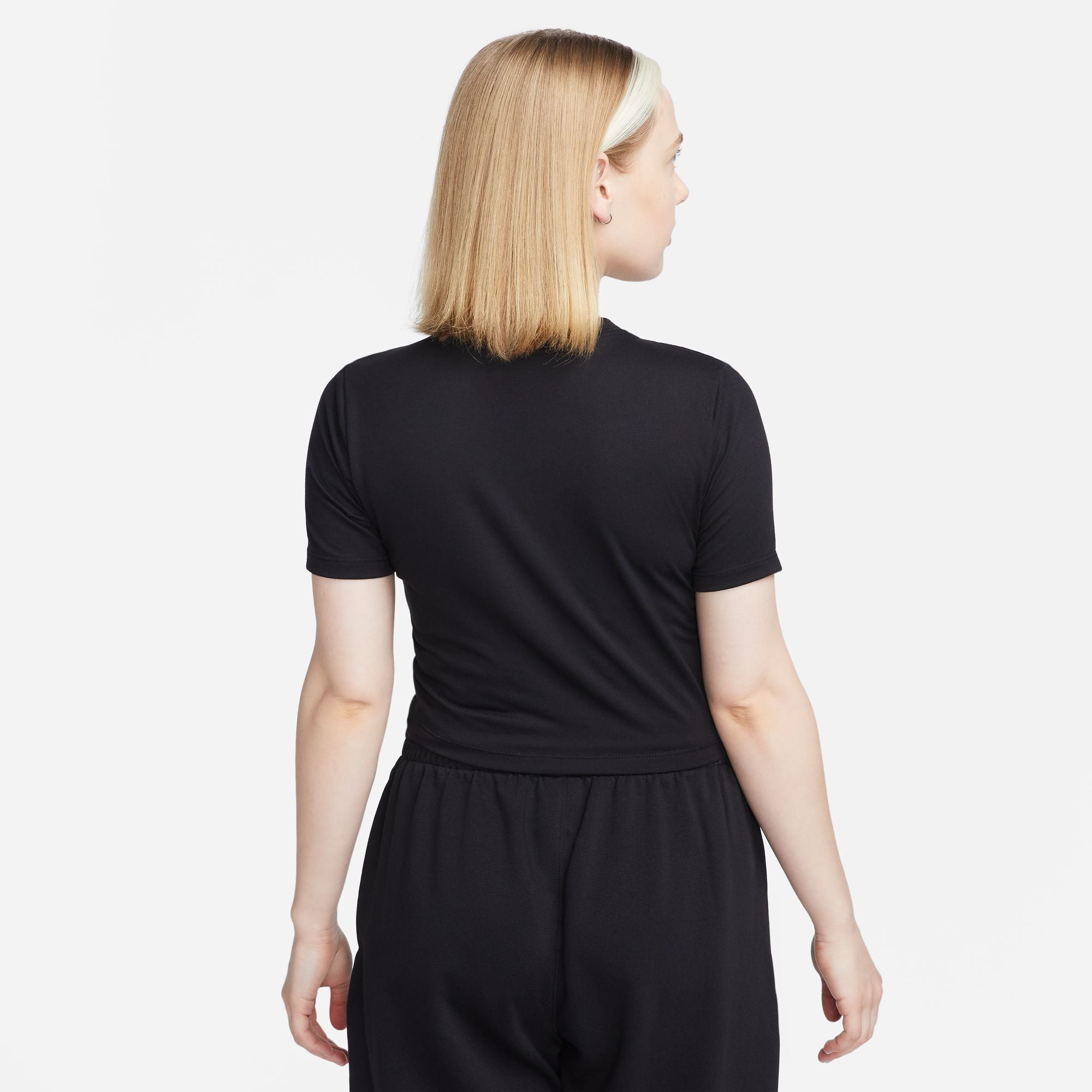 Nike Sportswear Essential Women's Slim Cropped T-Shirt.