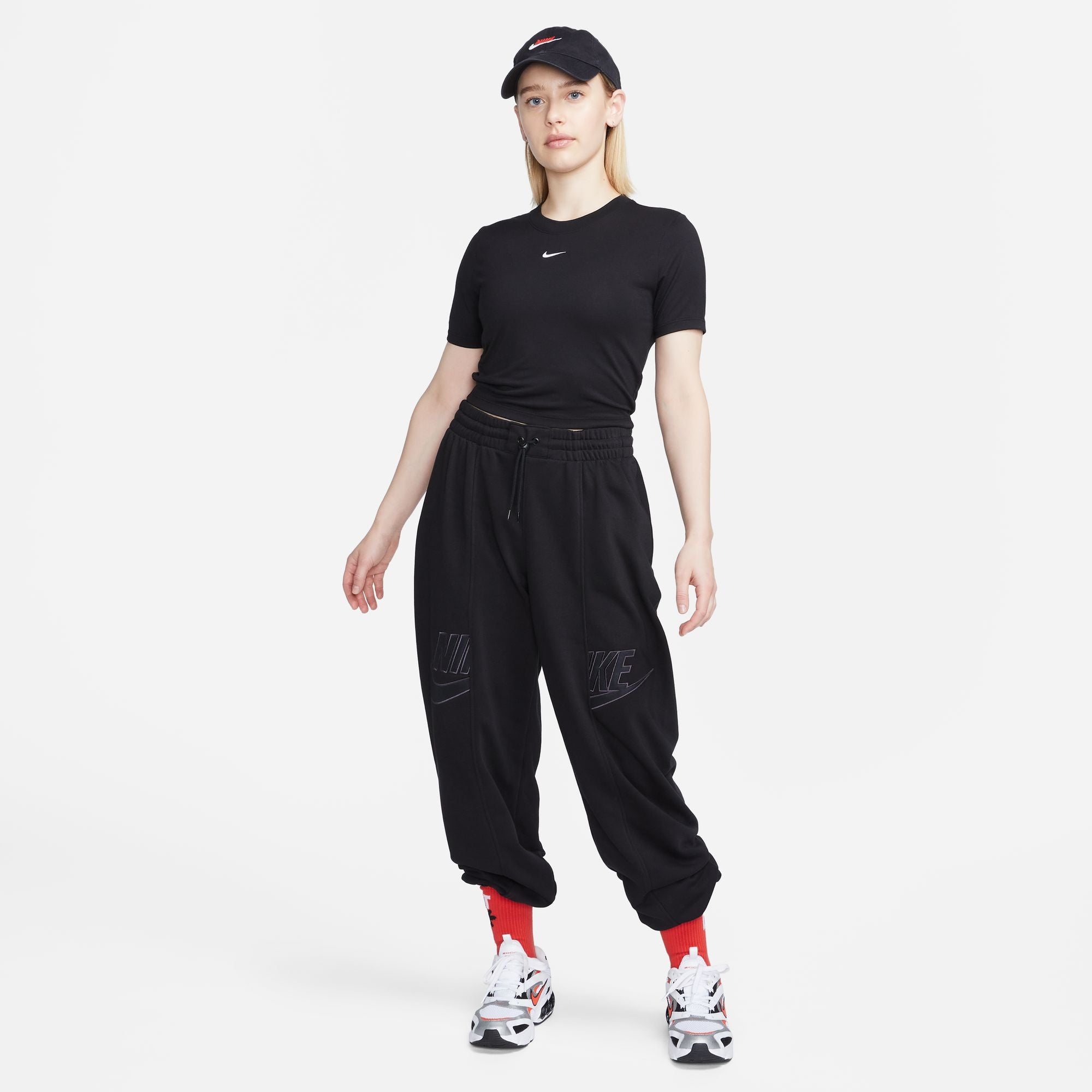 Nike Sportswear Essential Women's Slim Cropped T-Shirt.