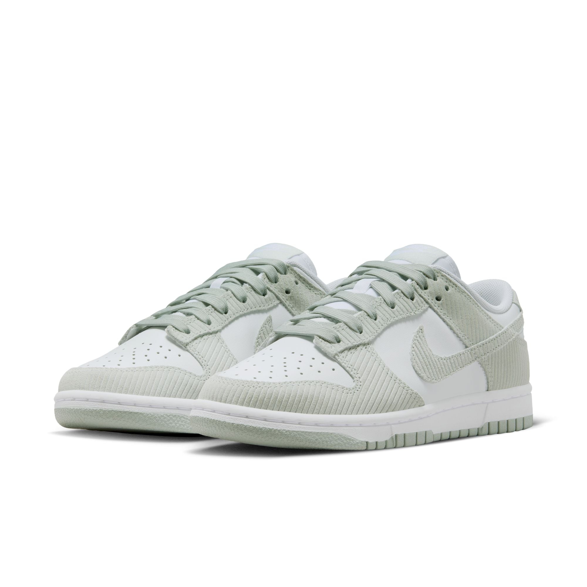 WMNS Nike Dunk Low