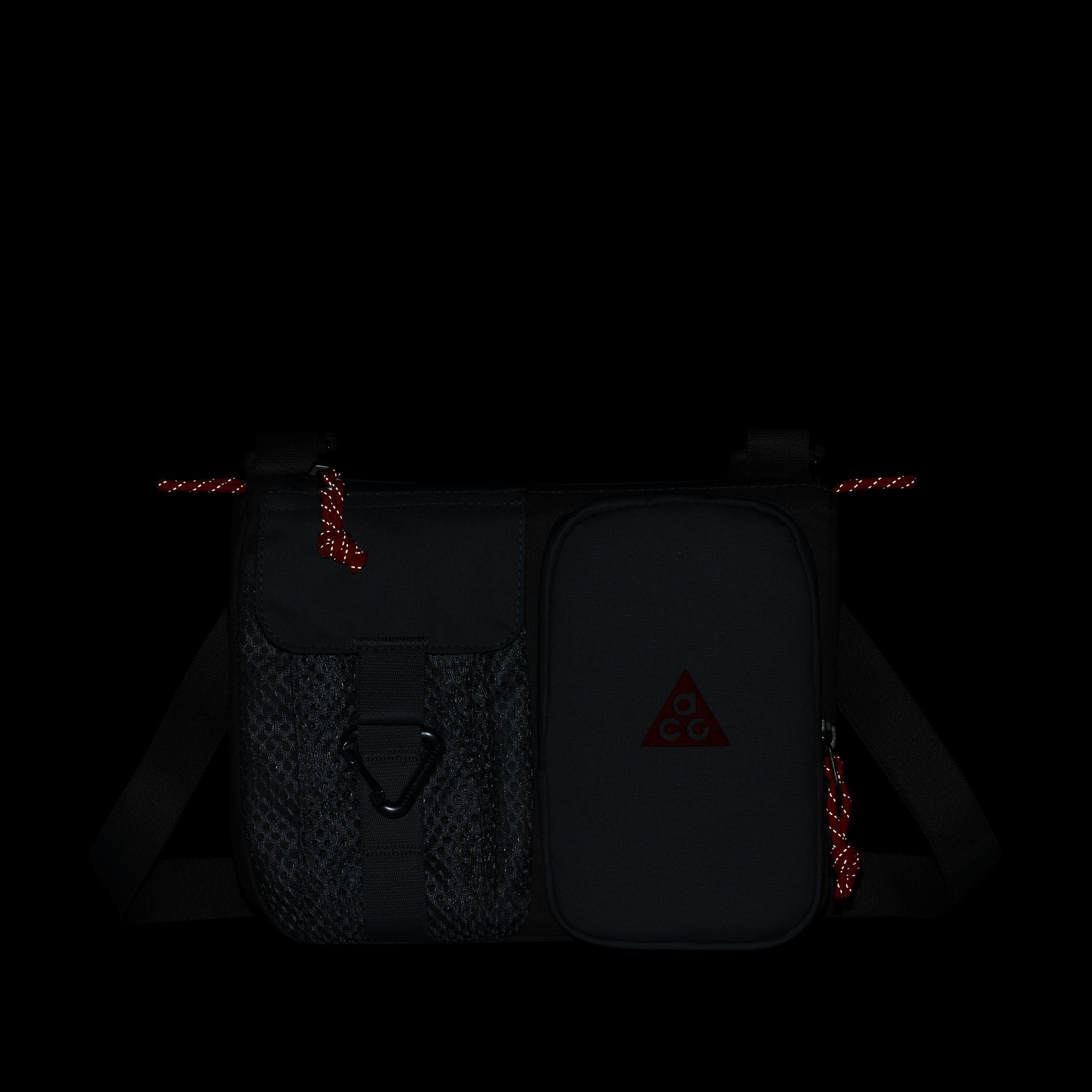Nike ACG "DayMax" 3L Crossbody Bag
