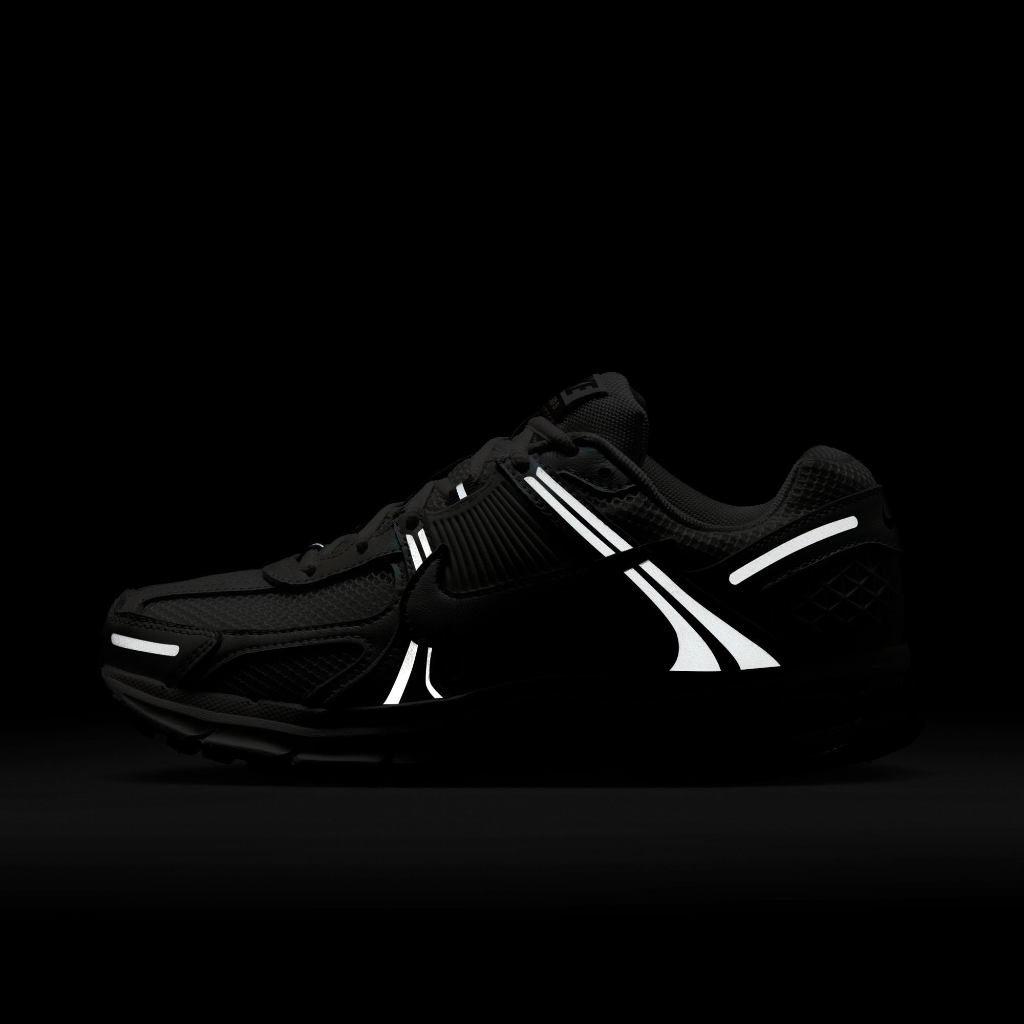 WMNS Nike Zoom Vomero 5