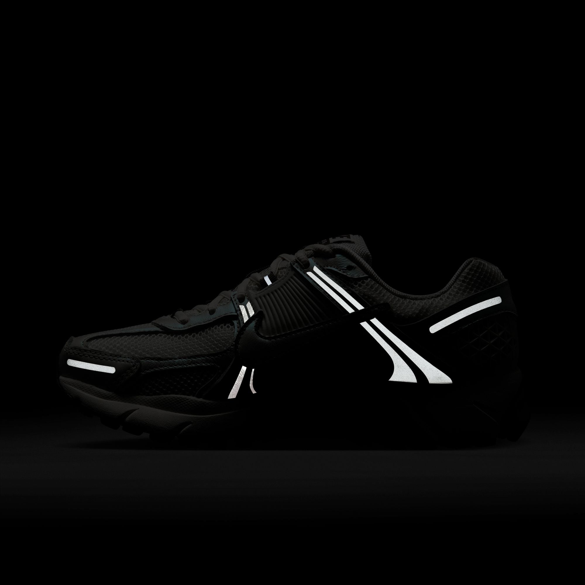 WMNS Nike Zoom Vomero 5