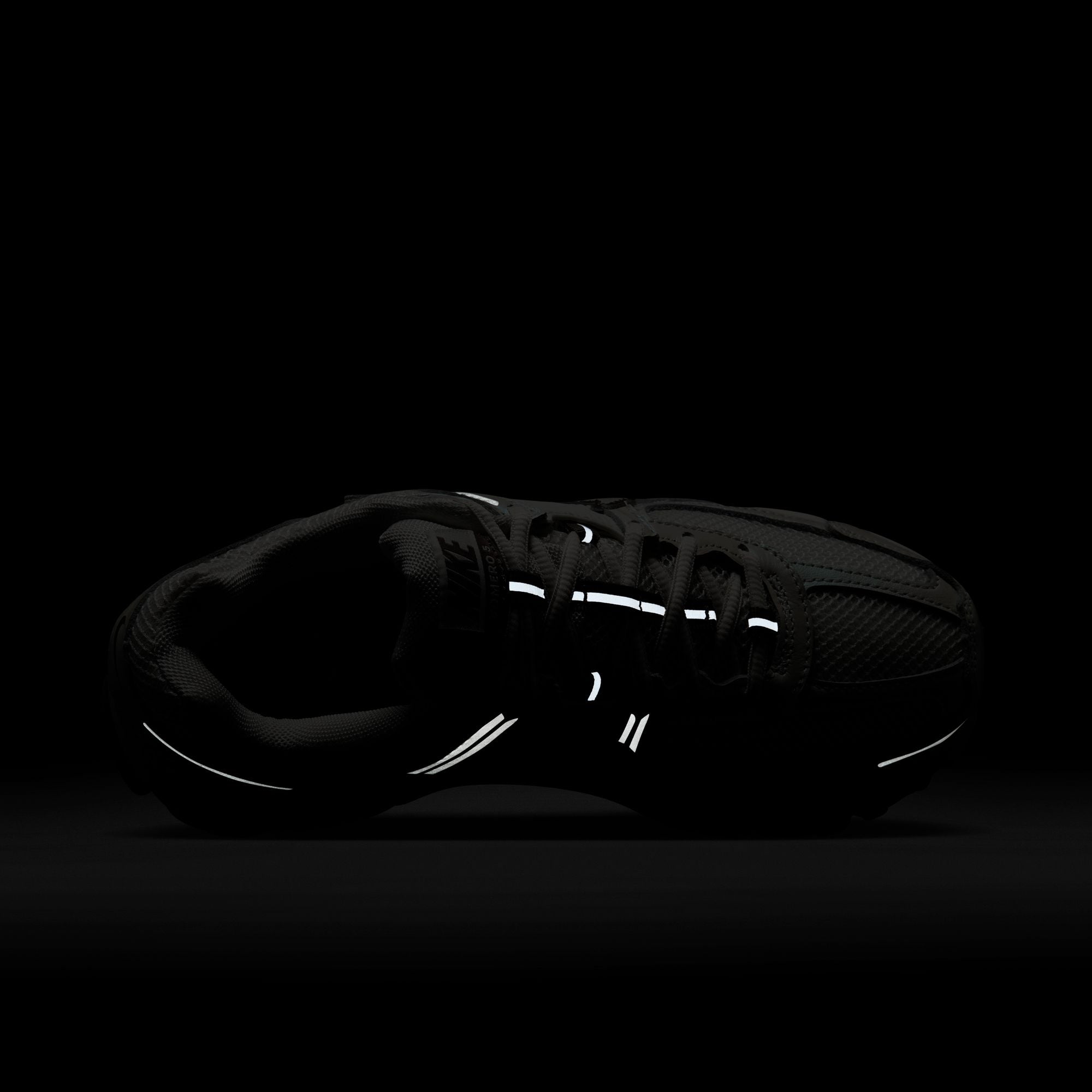 WMNS Nike Zoom Vomero 5