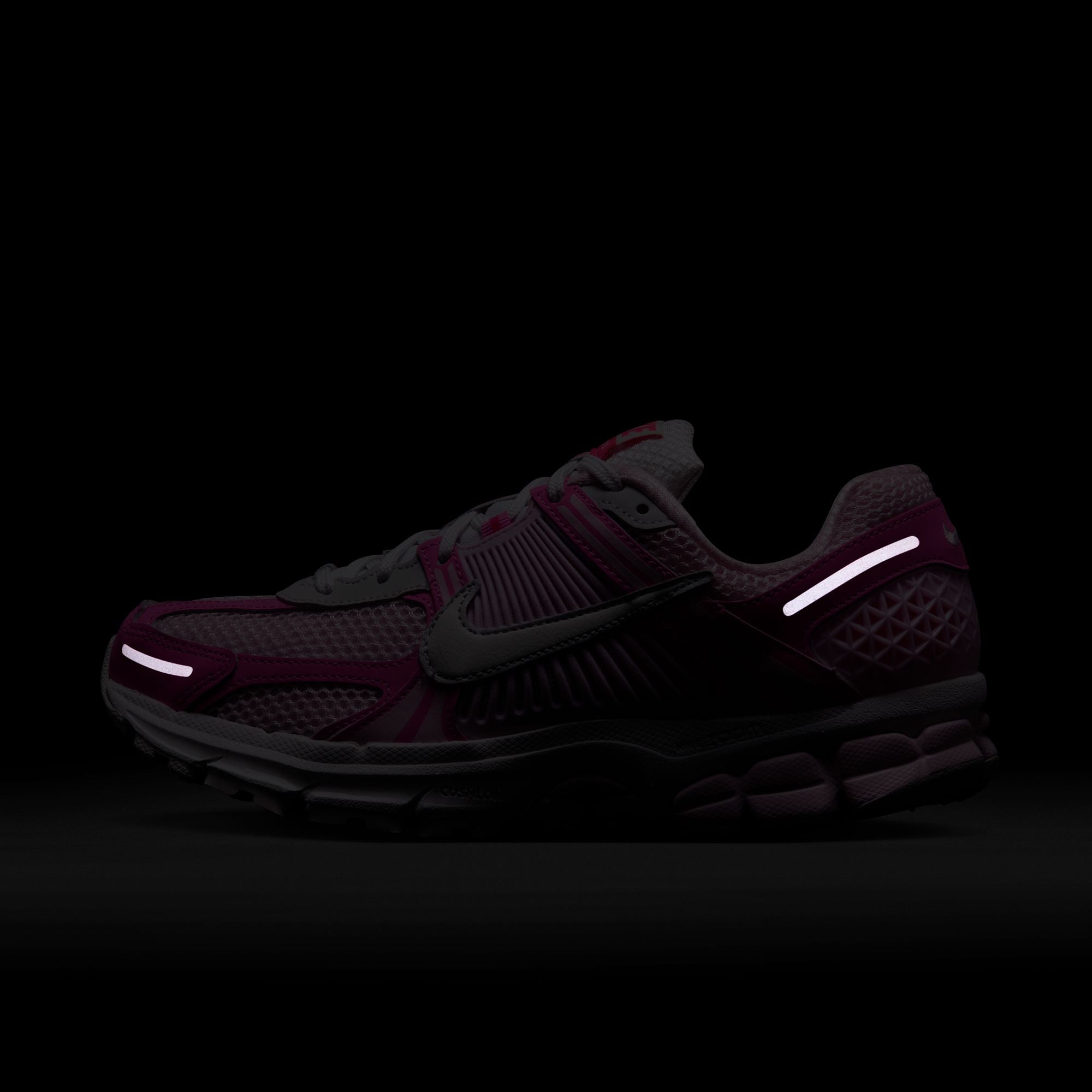 WMNS Nike Zoom Vomero 5