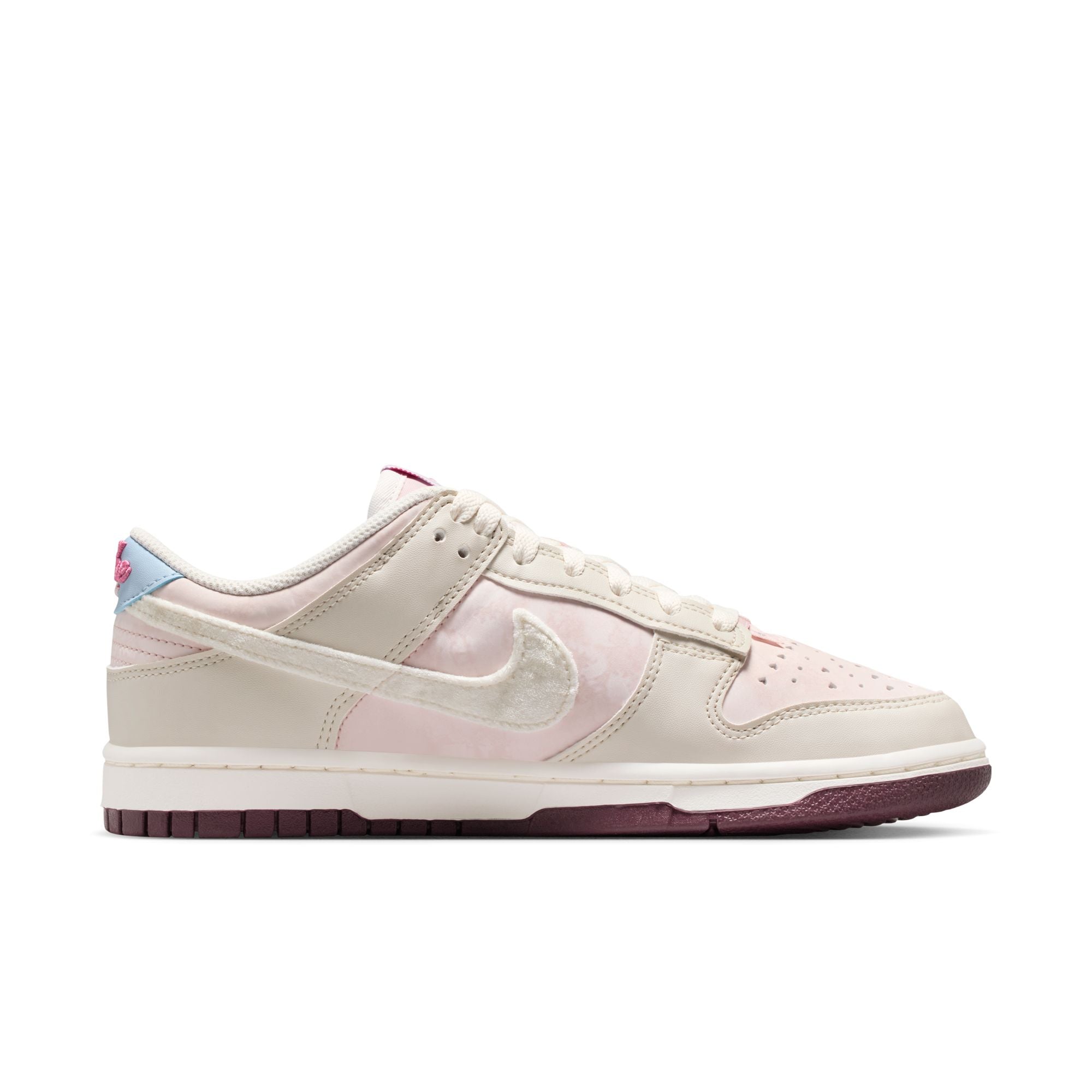 WMNS Nike Dunk Low Valentine’s Day ❤️￼
