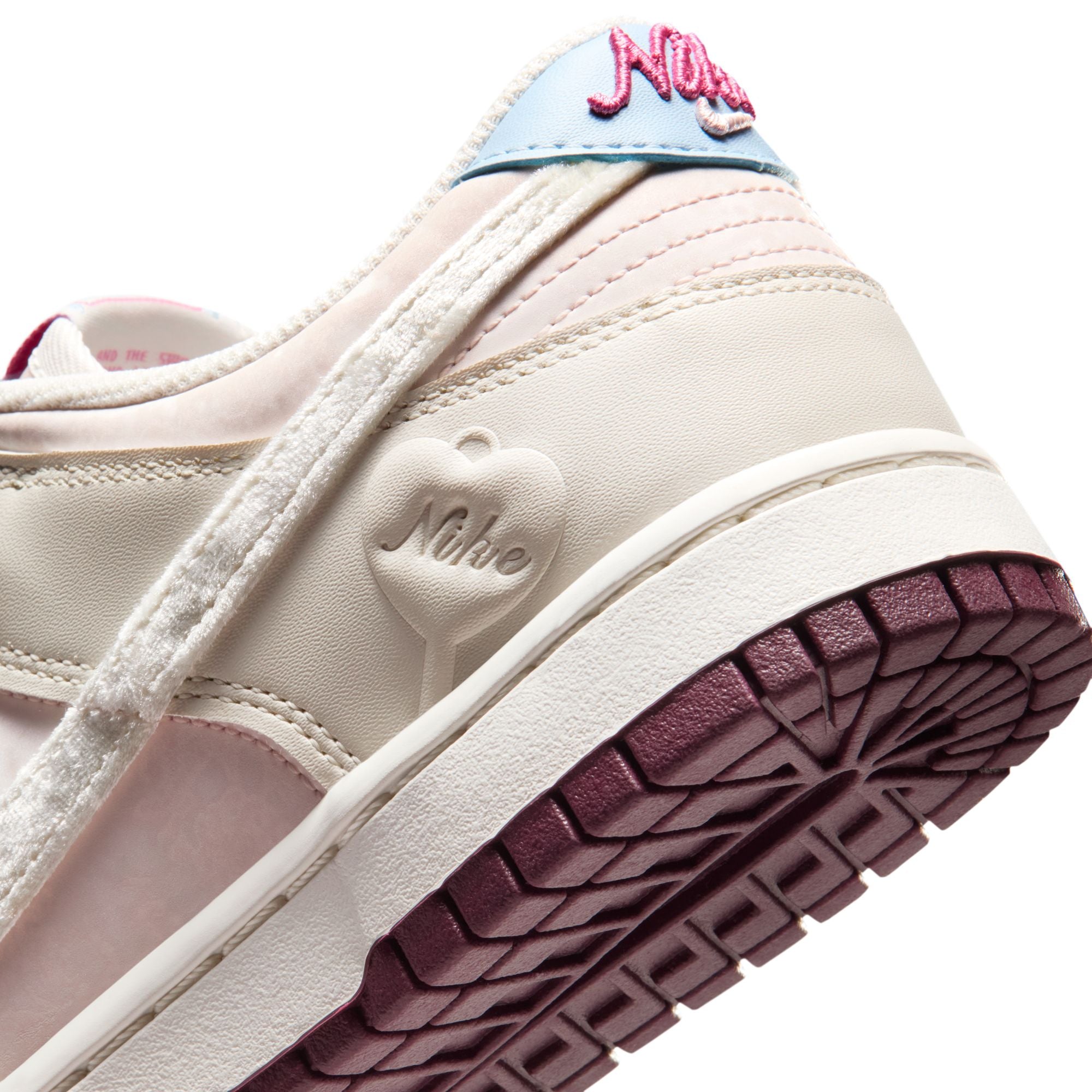 WMNS Nike Dunk Low Valentine’s Day ❤️￼