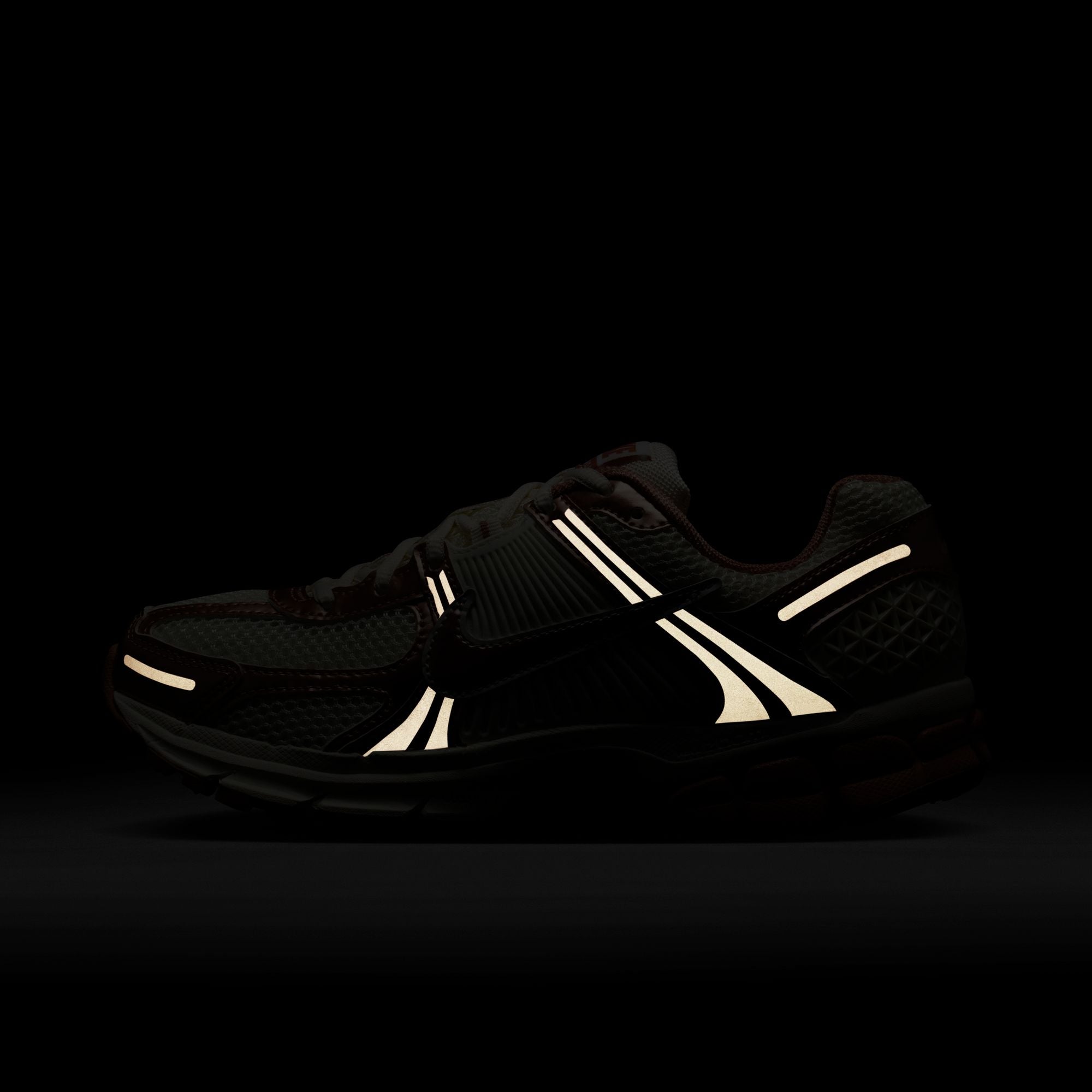 WMNS Nike Zoom Vomero 5 Rose Gold