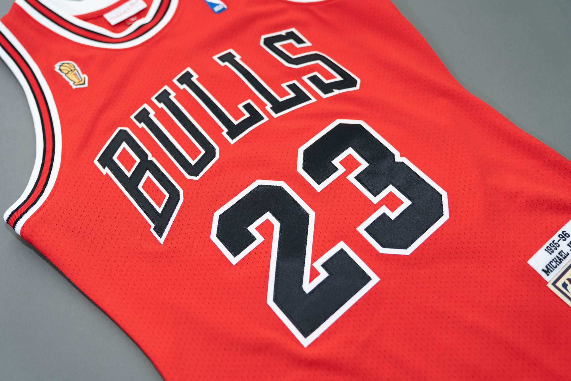 Mitchell & Ness Authentic 1995-96 Gold Chicago Bulls Michael