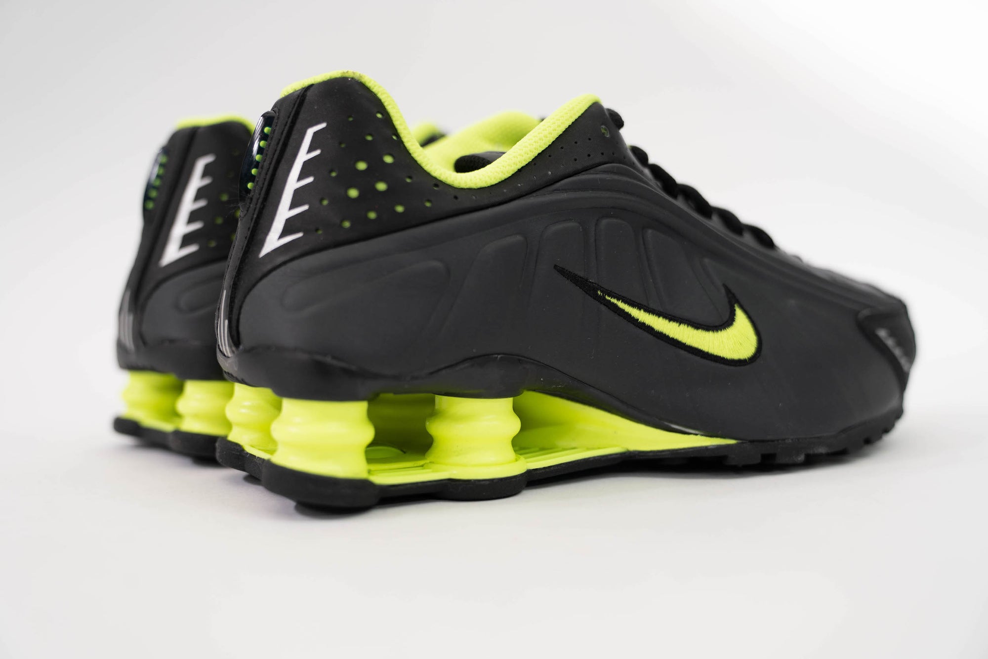 lotus Mechanics Badekar Nike Shox R4 GS - SoleFly